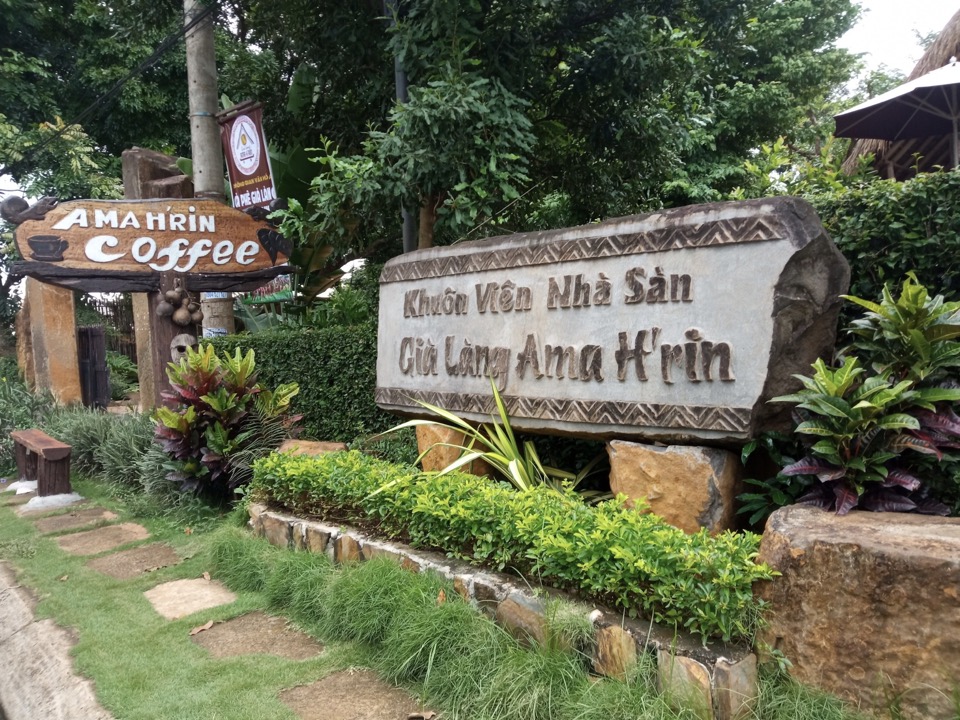 Già Làng Ako Dhong Cafe